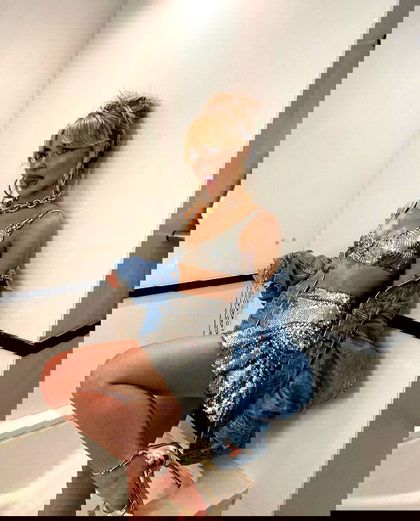 sabrinacarpenter sabrinacarpenter archive image