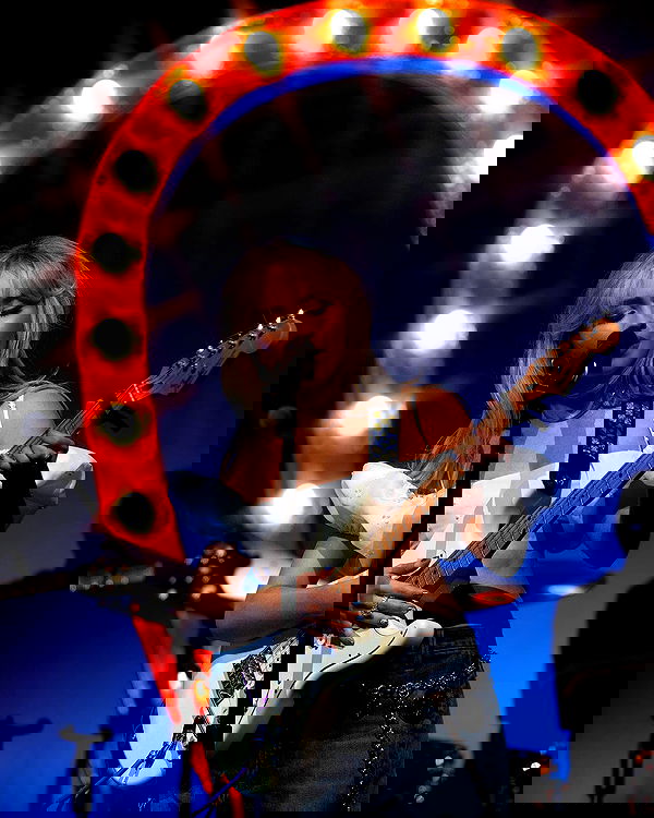 sabrinacarpenter sabrinacarpenter archive image