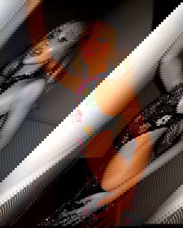 sabrinacarpenter sabrinacarpenter archive image