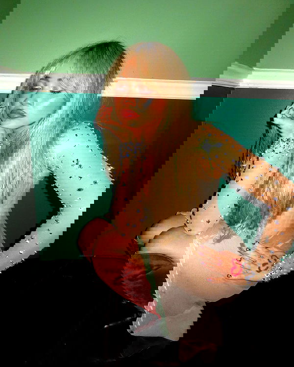 sabrinacarpenter sabrinacarpenter archive image