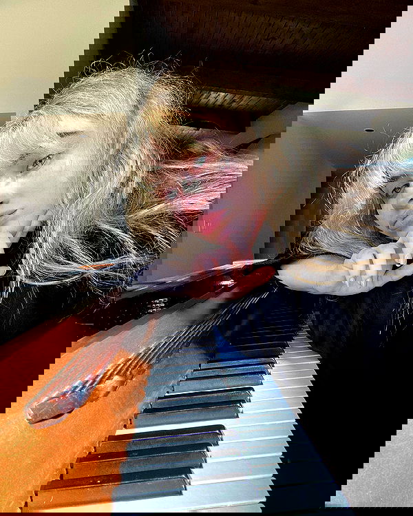 sabrinacarpenter sabrinacarpenter archive image