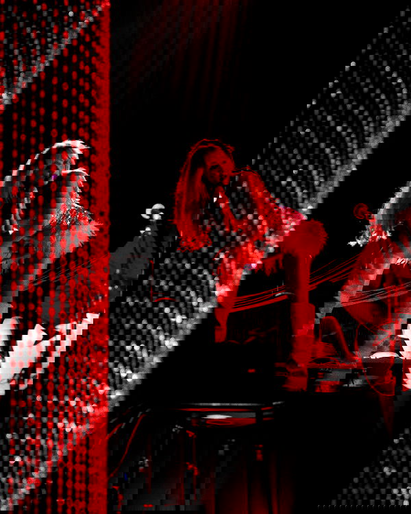 sabrinacarpenter sabrinacarpenter archive image