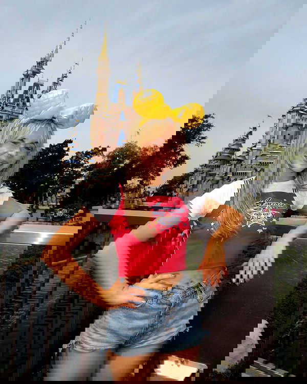 sabrinacarpenter sabrinacarpenter archive image