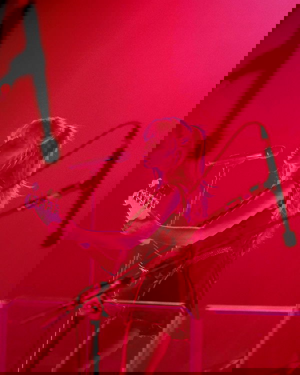 sabrinacarpenter sabrinacarpenter archive image