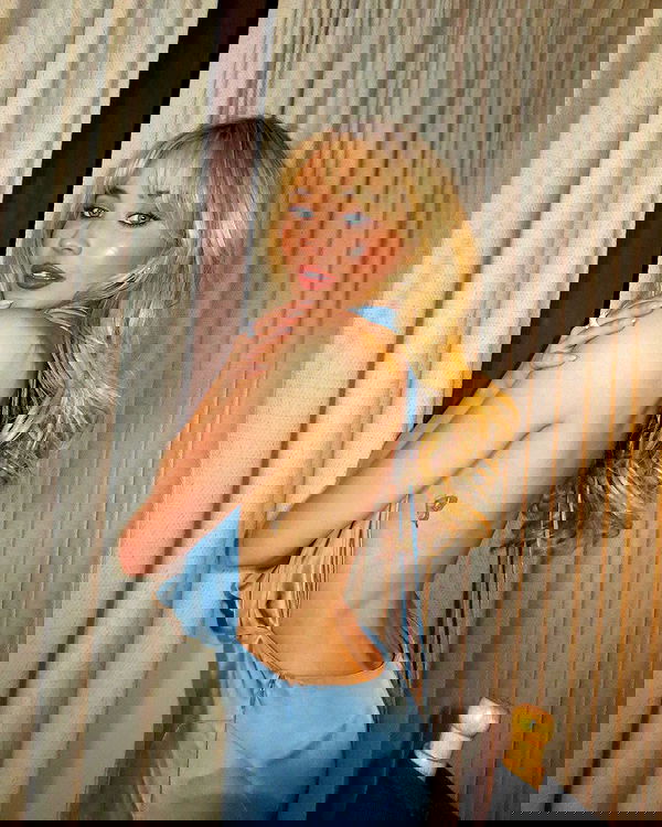 sabrinacarpenter sabrinacarpenter archive image