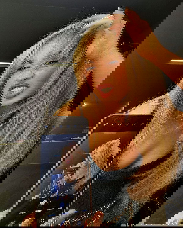 sabrinacarpenter sabrinacarpenter archive image