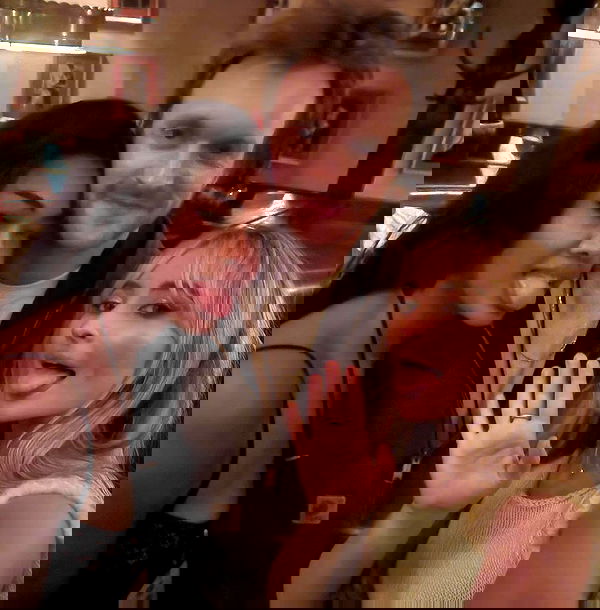 sabrinacarpenter sabrinacarpenter archive image