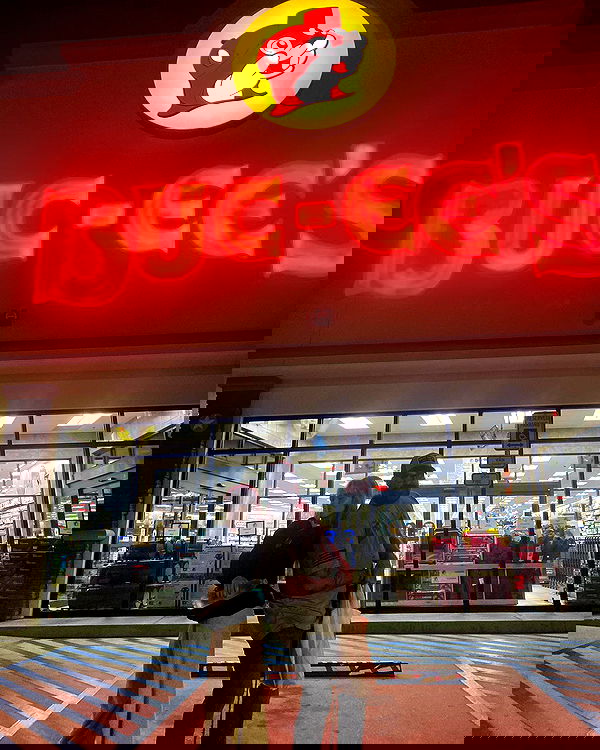 sabrinacarpenter sabrinacarpenter archive image