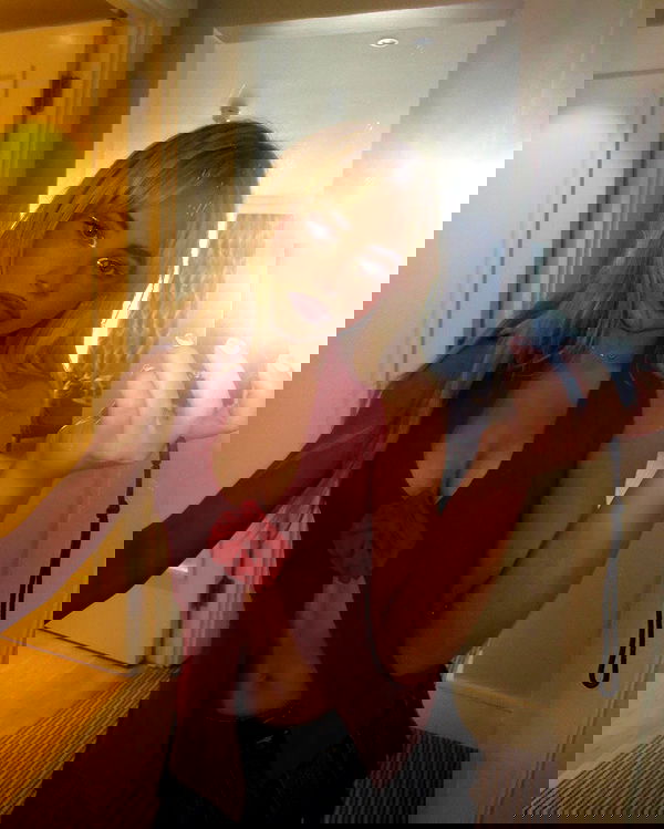 sabrinacarpenter sabrinacarpenter archive image