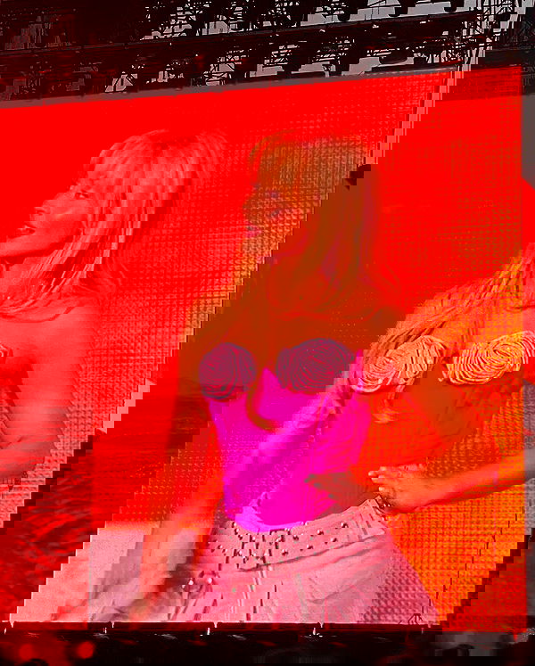 sabrinacarpenter sabrinacarpenter archive image