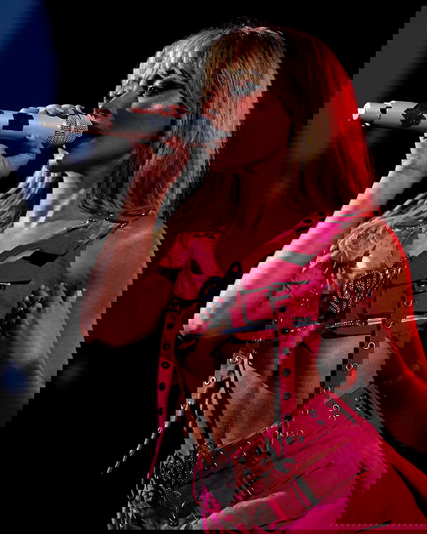 sabrinacarpenter sabrinacarpenter archive image