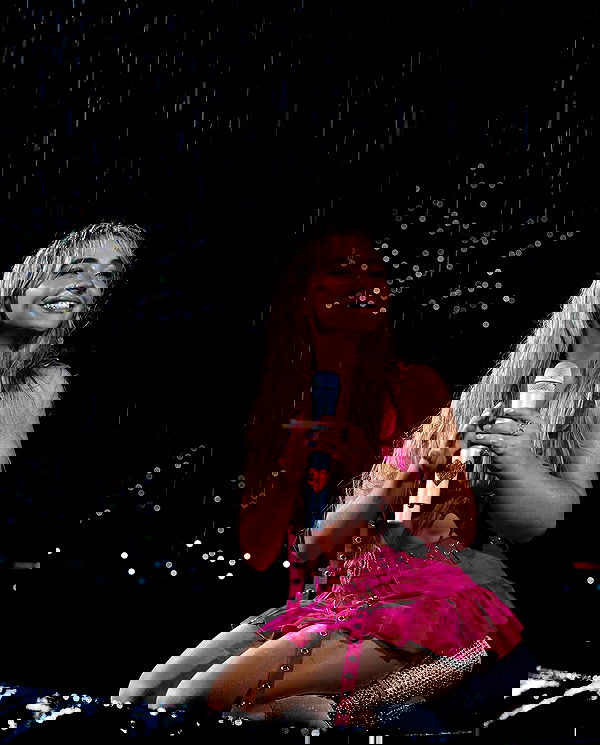 sabrinacarpenter sabrinacarpenter archive image