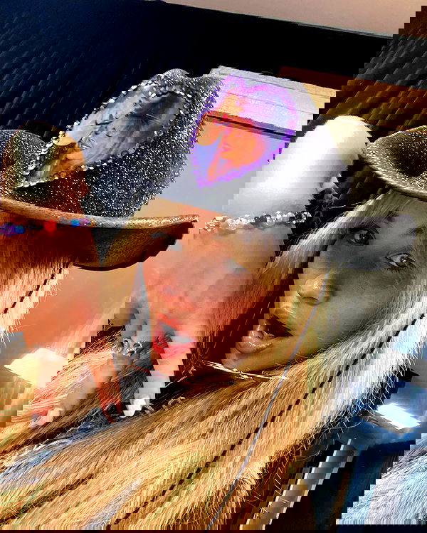 sabrinacarpenter sabrinacarpenter archive image