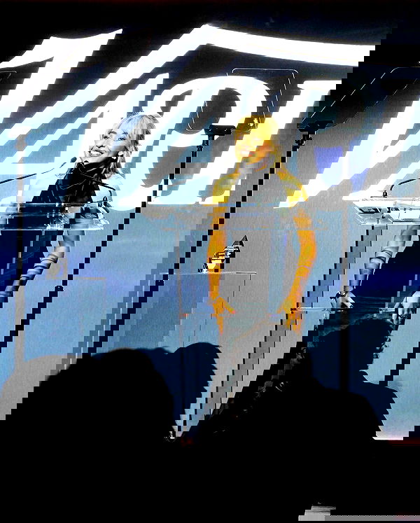 sabrinacarpenter sabrinacarpenter archive image