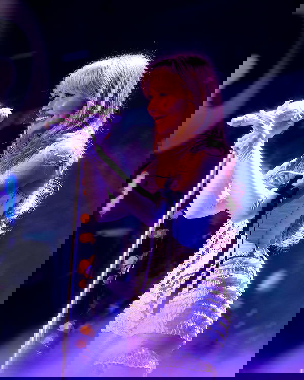 sabrinacarpenter sabrinacarpenter archive image