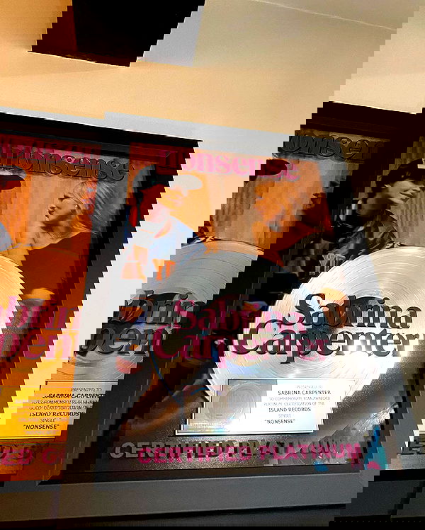 sabrinacarpenter sabrinacarpenter archive image