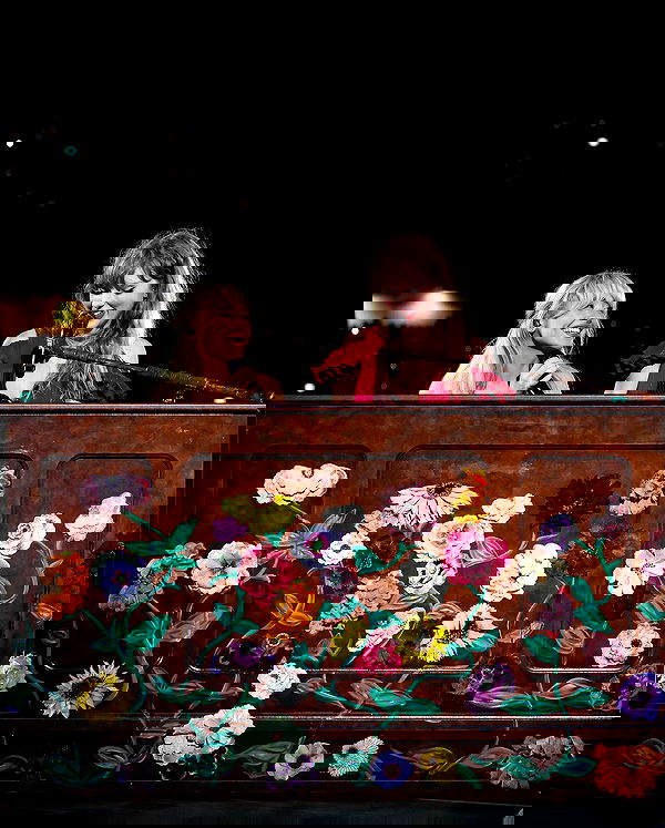 sabrinacarpenter sabrinacarpenter archive image