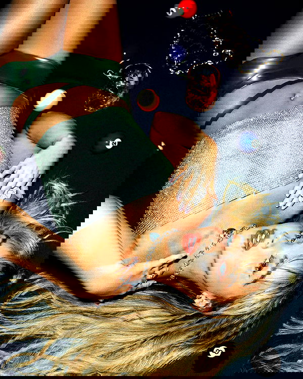 sabrinacarpenter sabrinacarpenter archive image