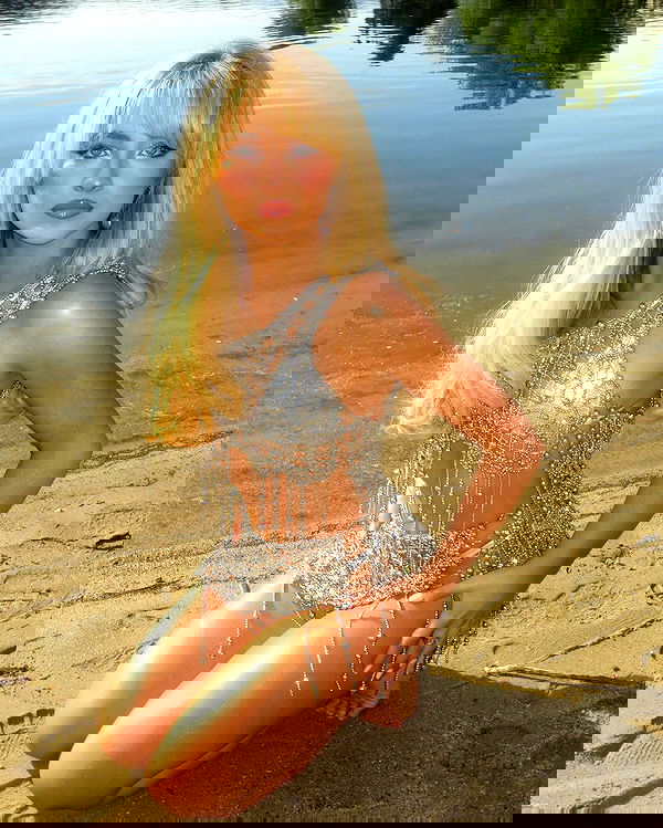 sabrinacarpenter sabrinacarpenter archive image