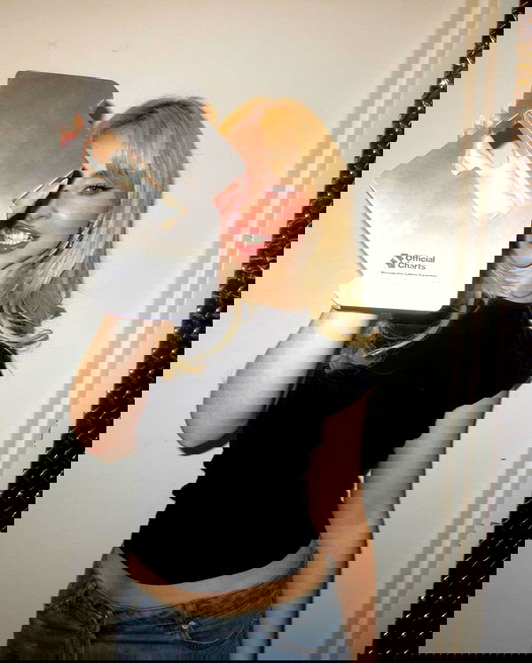 sabrinacarpenter sabrinacarpenter archive image