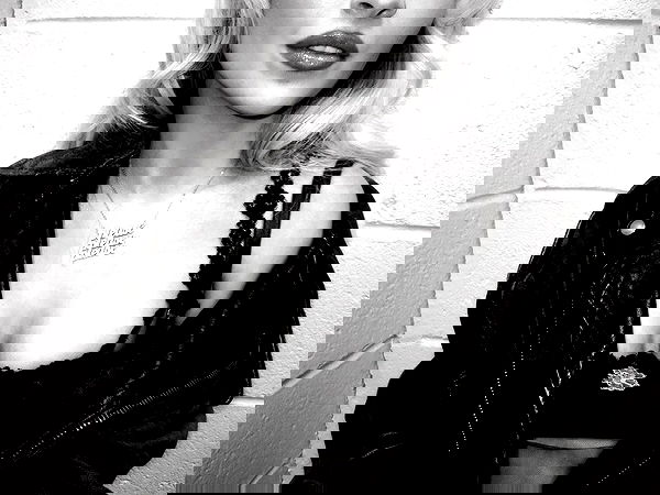 sabrinacarpenter sabrinacarpenter archive image