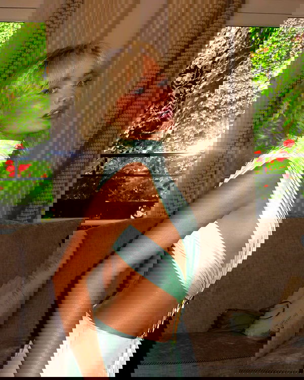 sabrinacarpenter sabrinacarpenter archive image