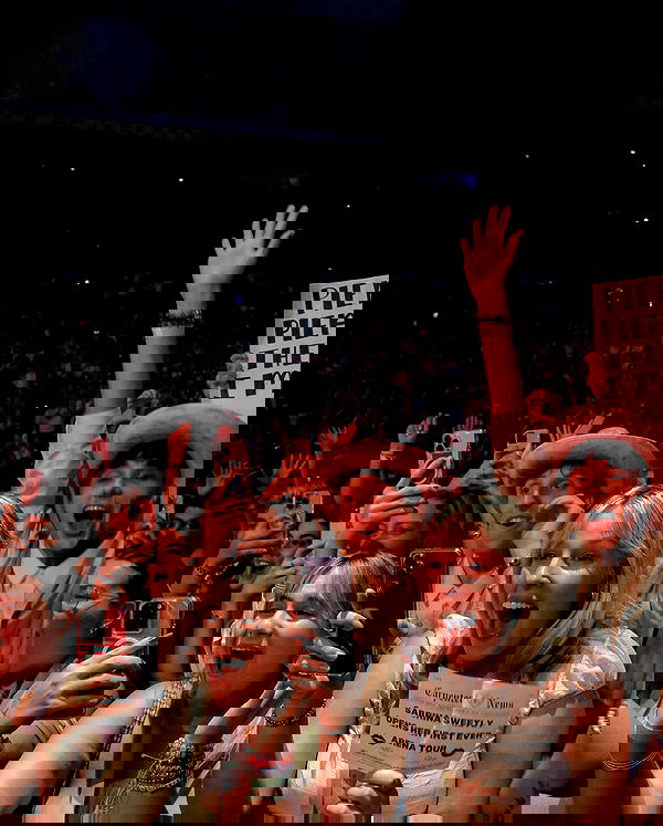 sabrinacarpenter sabrinacarpenter archive image