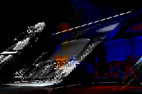 sabrinacarpenter sabrinacarpenter archive image