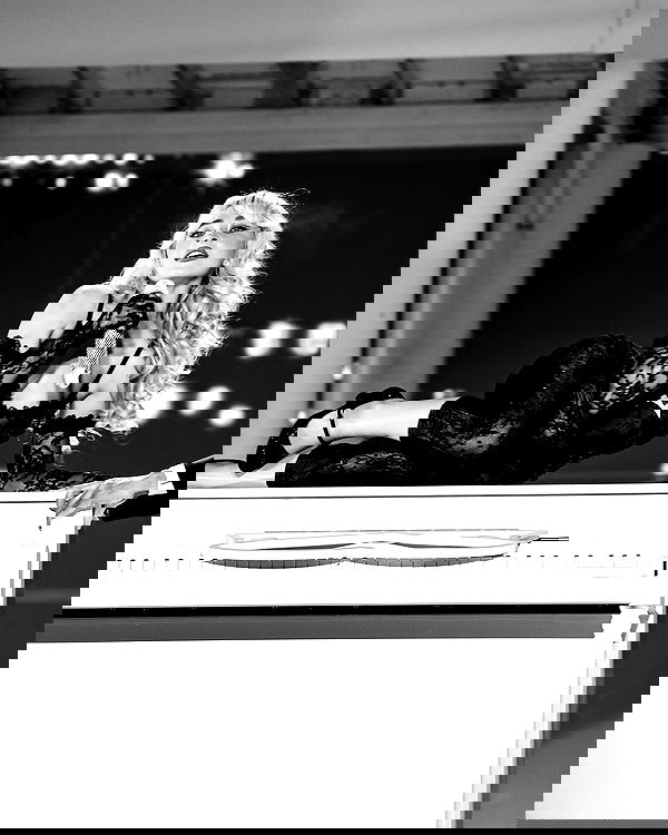 sabrinacarpenter sabrinacarpenter archive image