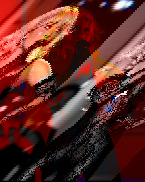 sabrinacarpenter sabrinacarpenter archive image