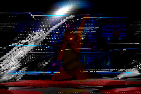 sabrinacarpenter sabrinacarpenter archive image