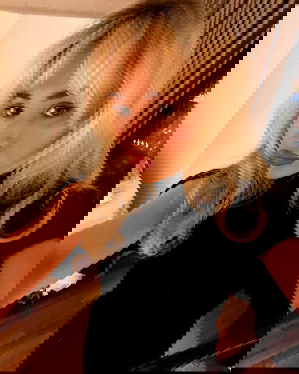 sabrinacarpenter sabrinacarpenter archive image