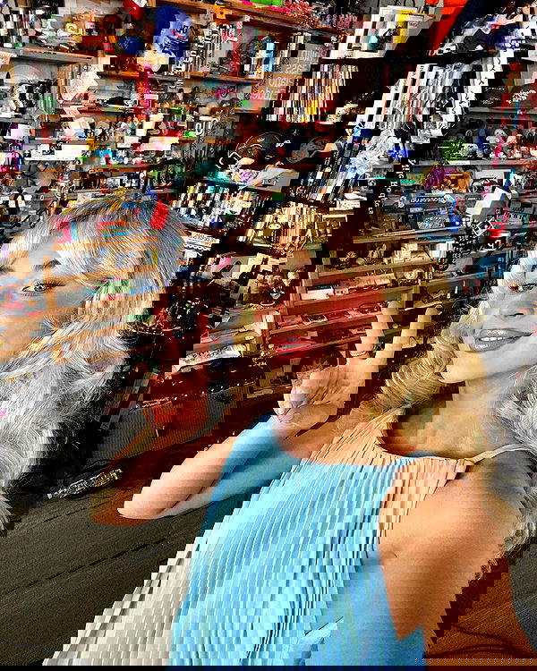 sabrinacarpenter sabrinacarpenter archive image