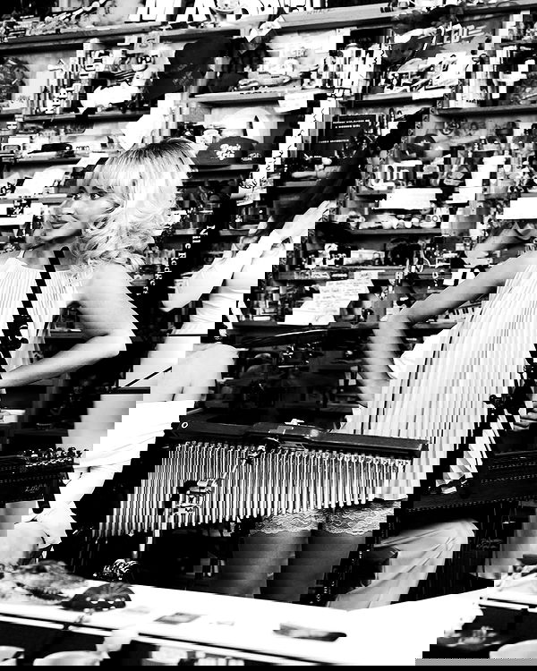 sabrinacarpenter sabrinacarpenter archive image