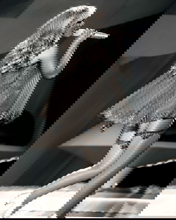 sabrinacarpenter sabrinacarpenter archive image