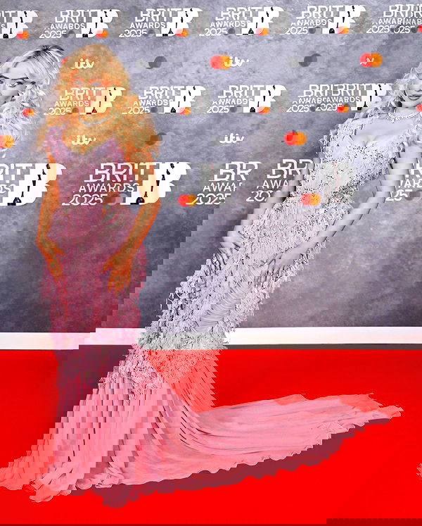 sabrinacarpenter sabrinacarpenter archive image