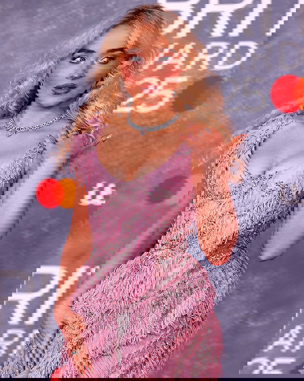 sabrinacarpenter sabrinacarpenter archive image