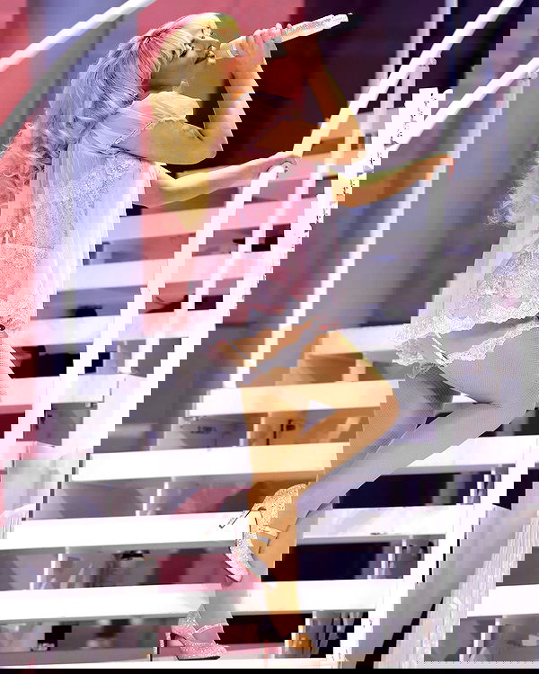 sabrinacarpenter sabrinacarpenter archive image