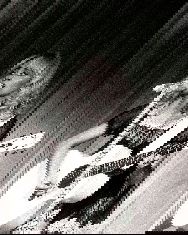 sabrinacarpenter sabrinacarpenter archive image