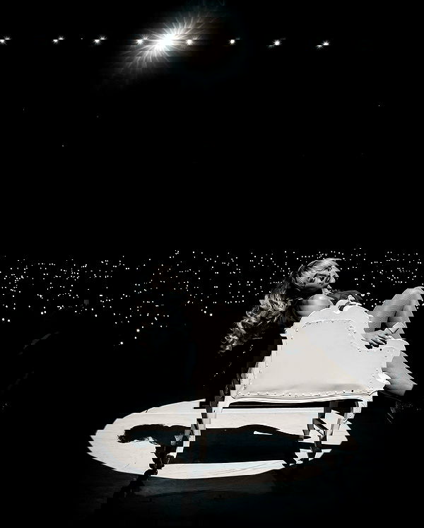 sabrinacarpenter sabrinacarpenter archive image