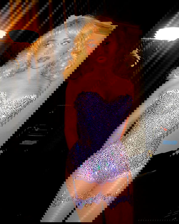 sabrinacarpenter sabrinacarpenter archive image