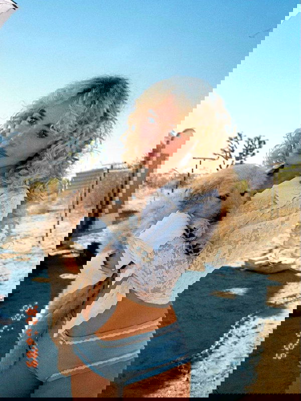 sabrinacarpenter sabrinacarpenter archive image