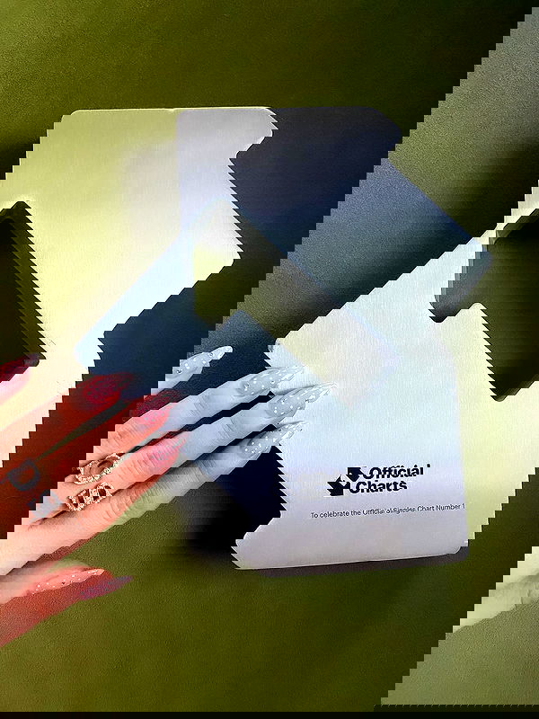 sabrinacarpenter sabrinacarpenter archive image