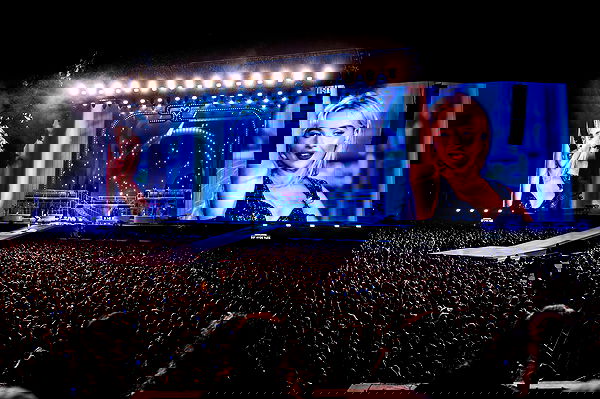 sabrinacarpenter sabrinacarpenter archive image