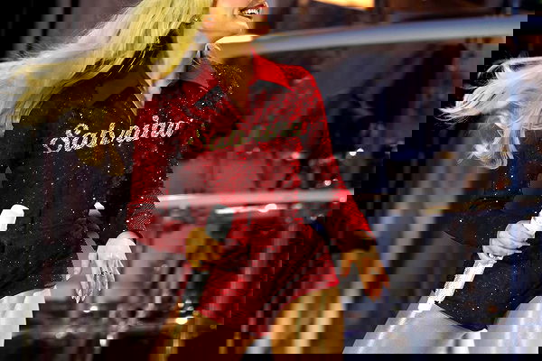 sabrinacarpenter sabrinacarpenter archive image