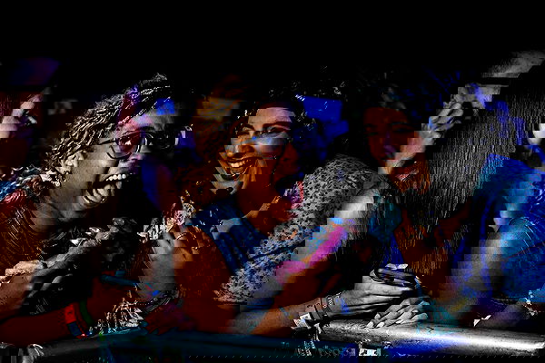 sabrinacarpenter sabrinacarpenter archive image