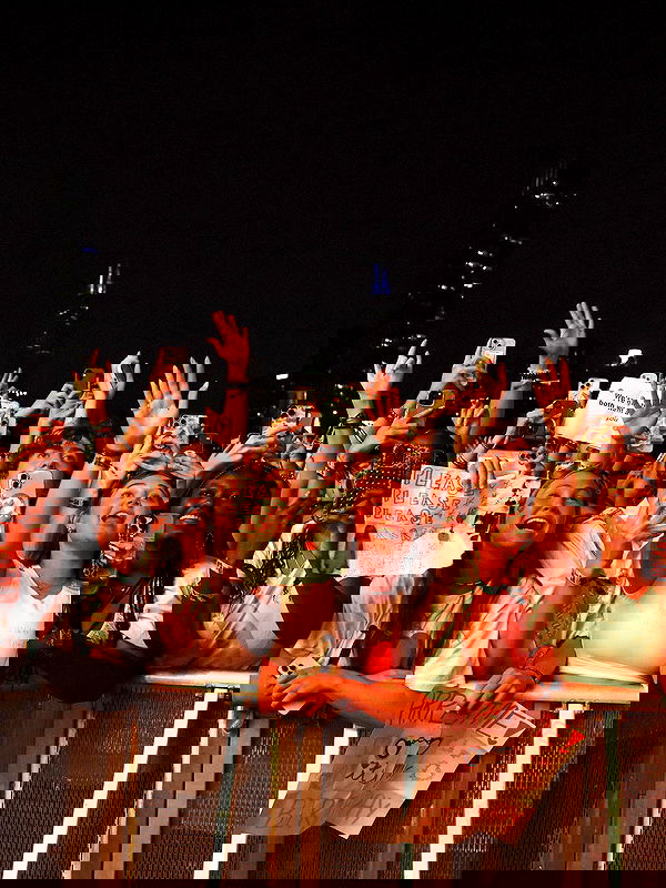 sabrinacarpenter sabrinacarpenter archive image