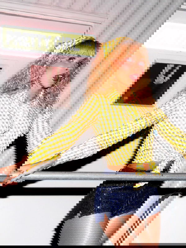 sabrinacarpenter sabrinacarpenter archive image