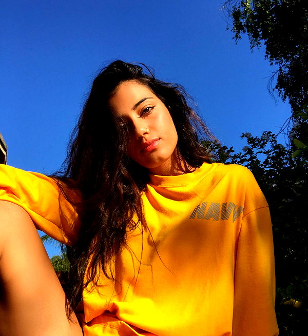 sarasaffari__ instagram image archive image