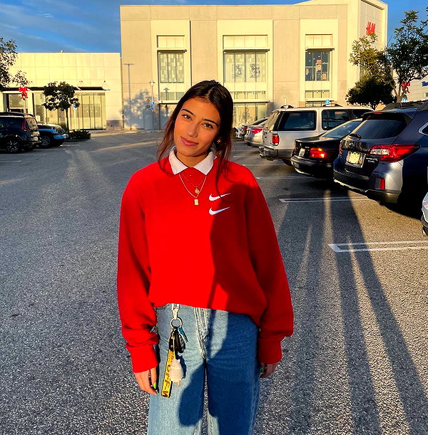 sarasaffari__ instagram image archive image